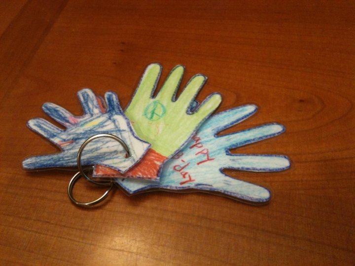 keychain handprint